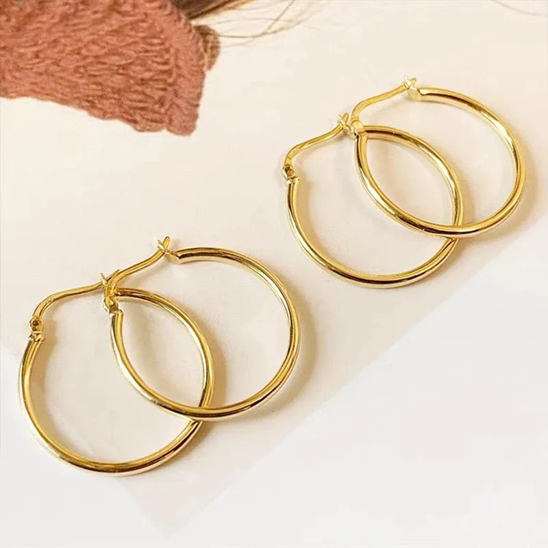 Classic 18k Yellow Gold Hoop Earrings