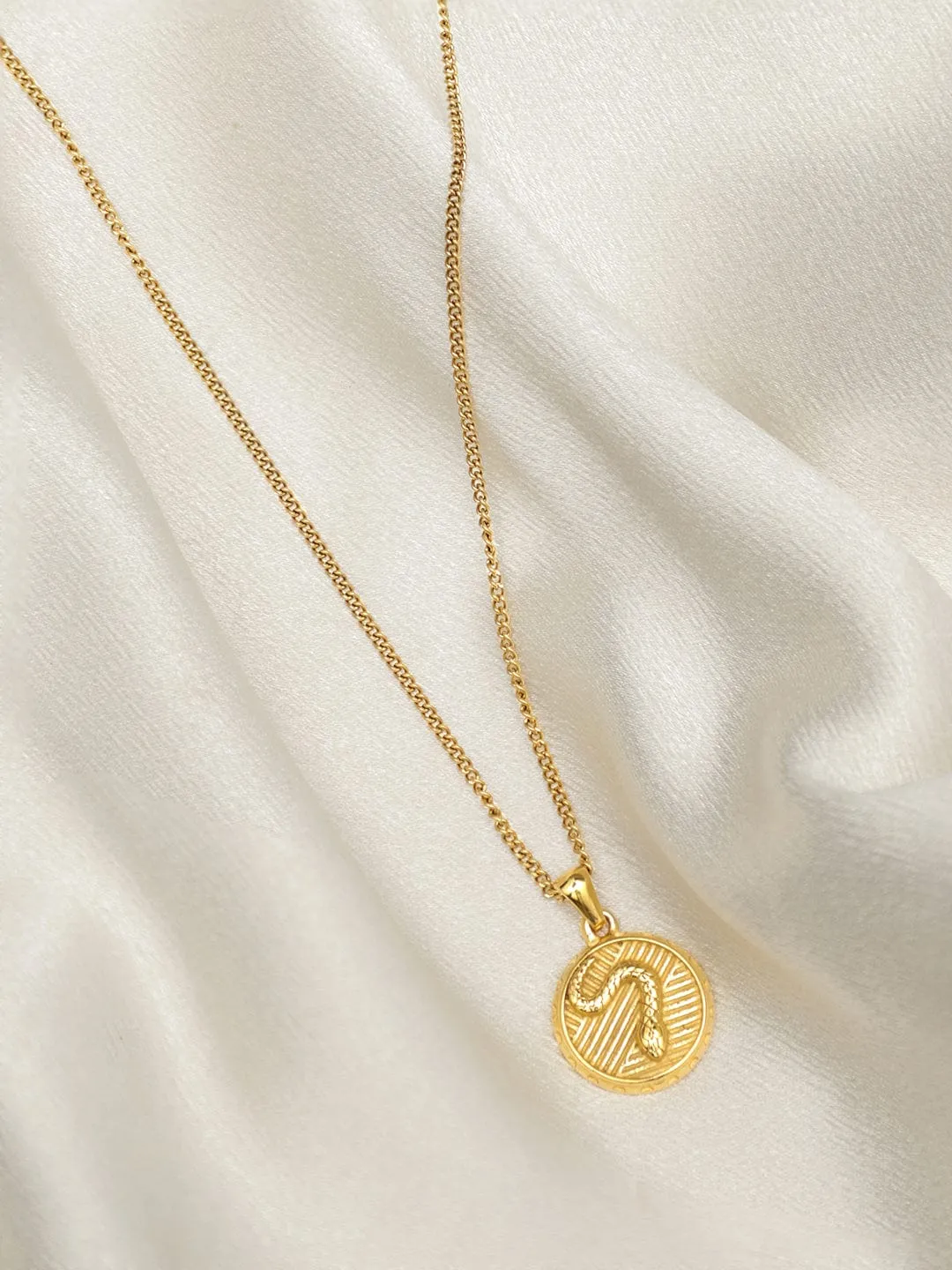 Rubans Voguish 18K Gold Plated Stainless Steel Waterproof Chin With Circle Embossed Pendant.